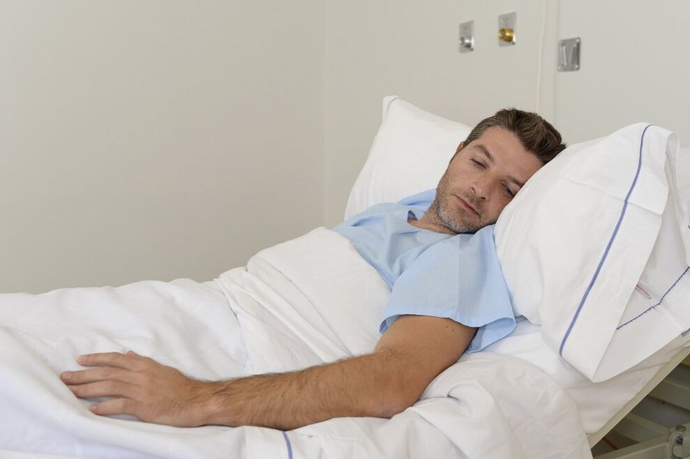Hombre después de la implantación de testículos