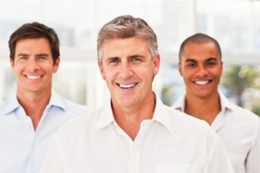 Hombres que han logrado el éxito en la práctica del agrandamiento del pene.